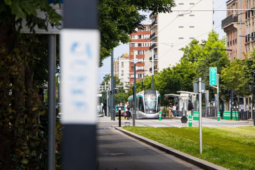 2 Pieces Lumineux A 5 Min A Pied Stade De France Saint-Denis-en-Margeride Exterior foto